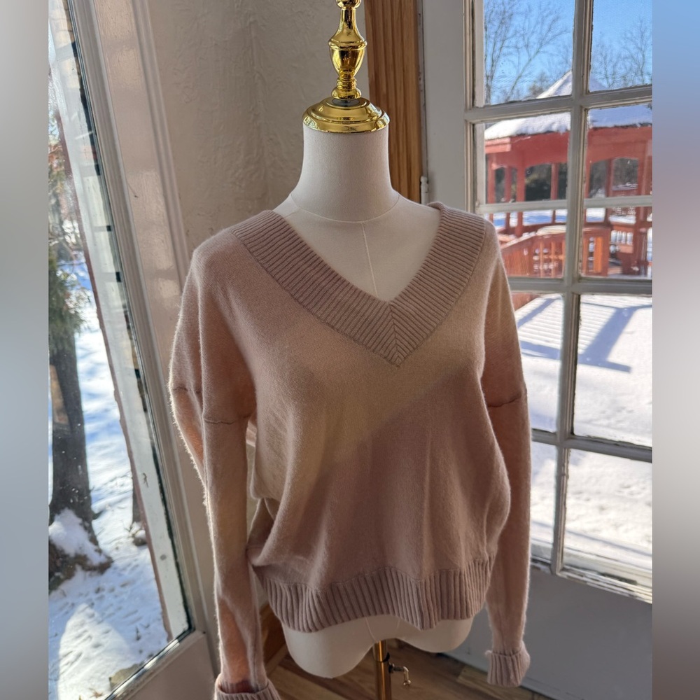 100 % CASHMERE cute sweater in excellent condition size M